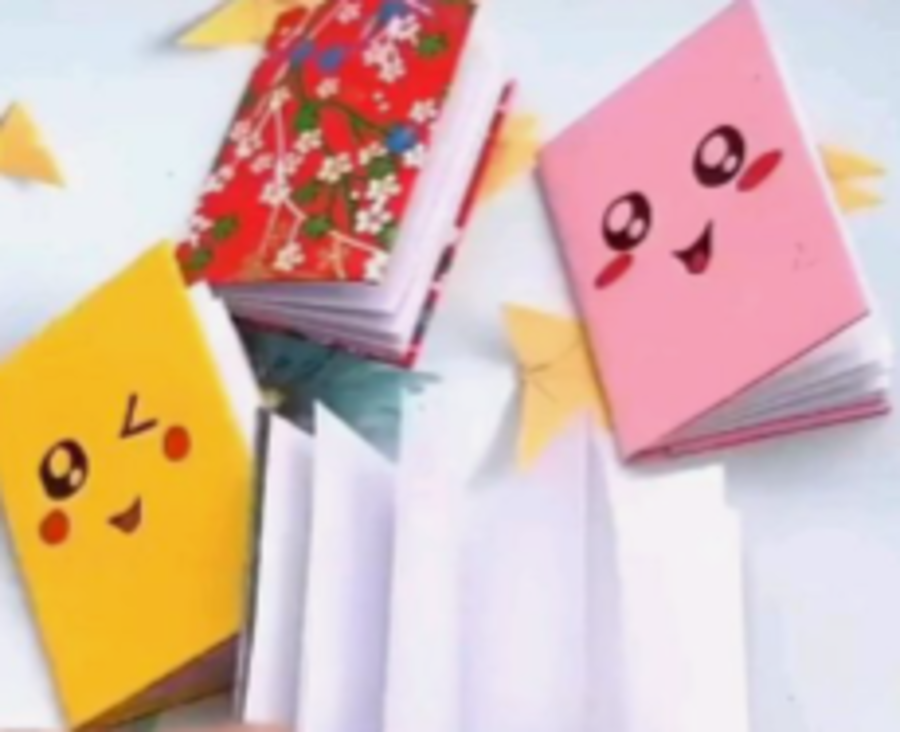 Papp- og papirbøker laget av barn  