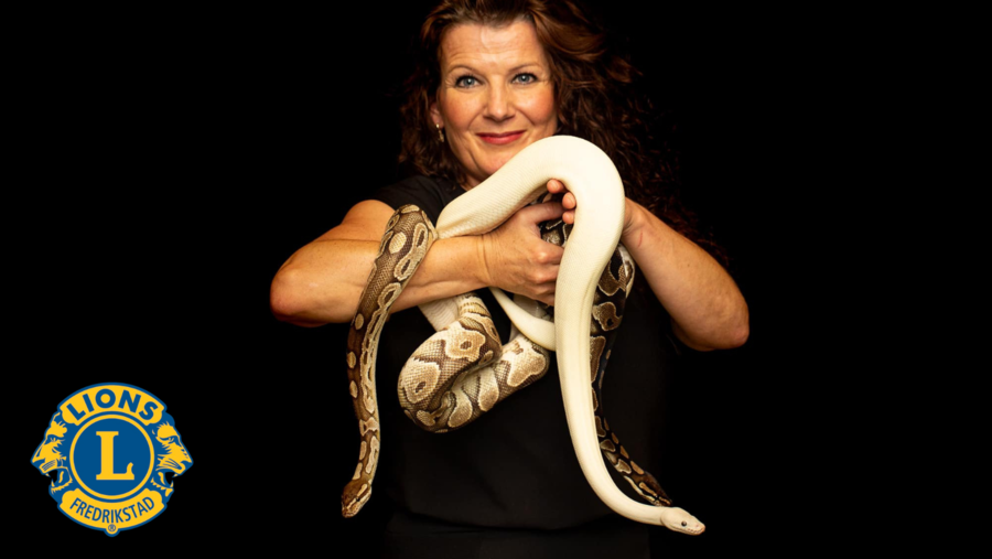Bilde av en dame og slange